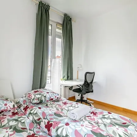 Apartment Grand Penthouse Parisien Pour 10 Personnes Pierrefitte-sur-Seine